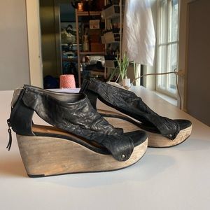 Coclico size 38 brown leather wooden wedge sandals